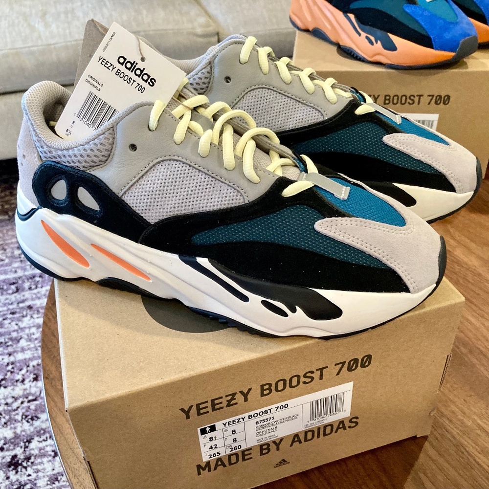 Yeezy 700 BNIB Size 8.5 WAVERUNNER